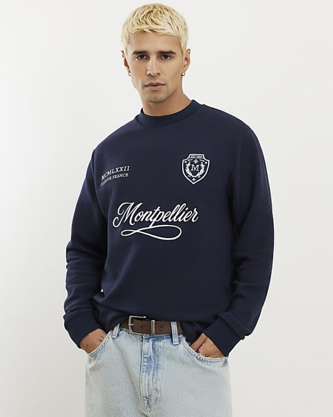 Marinblå T-shirt med normal passform och kontrasterande färger