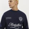 Marinblå T-shirt med normal passform och kontrasterande färger