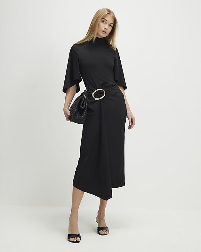 Midiklänning med svart guldspänne