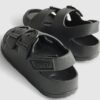 Mini Boys svarta formgjutna sandaler med dubbla remmar