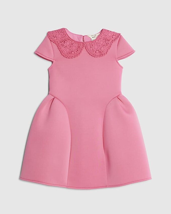 Mini Girls rosa klänning med spetskrage och rosett på ryggen
