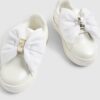 Mini Girls vita monogramskor med kardborreband och rosett