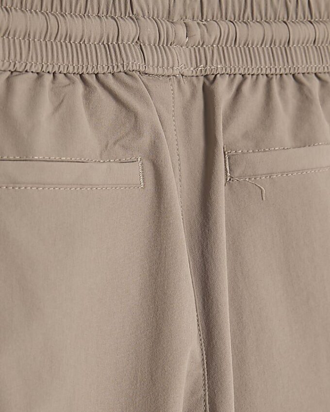 Mini pojkbyxor i beige med dragkedja