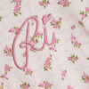 Mini-pyjamas för flickor i rosa med rosenknoppar Mini-pyjamas för flickor i rosa med rosenknoppar