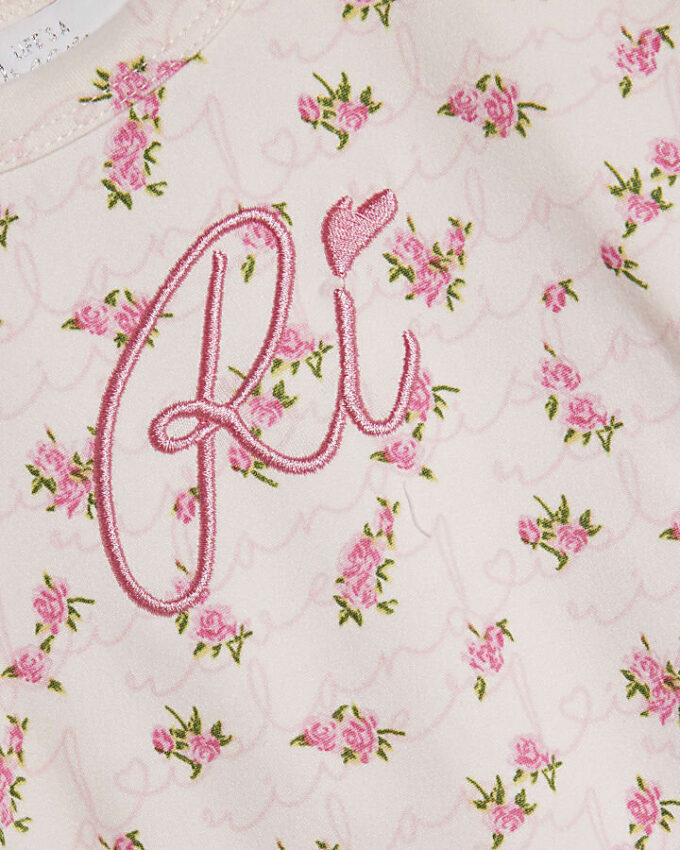 Mini-pyjamas för flickor i rosa med rosenknoppar Mini-pyjamas för flickor i rosa med rosenknoppar
