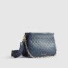 Navyblå crossbody-väska med präglad kedja fram
