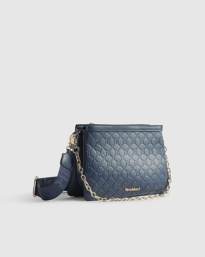 Navyblå crossbody-väska med präglad kedja fram