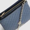 Navyblå crossbody-väska med präglad kedja fram