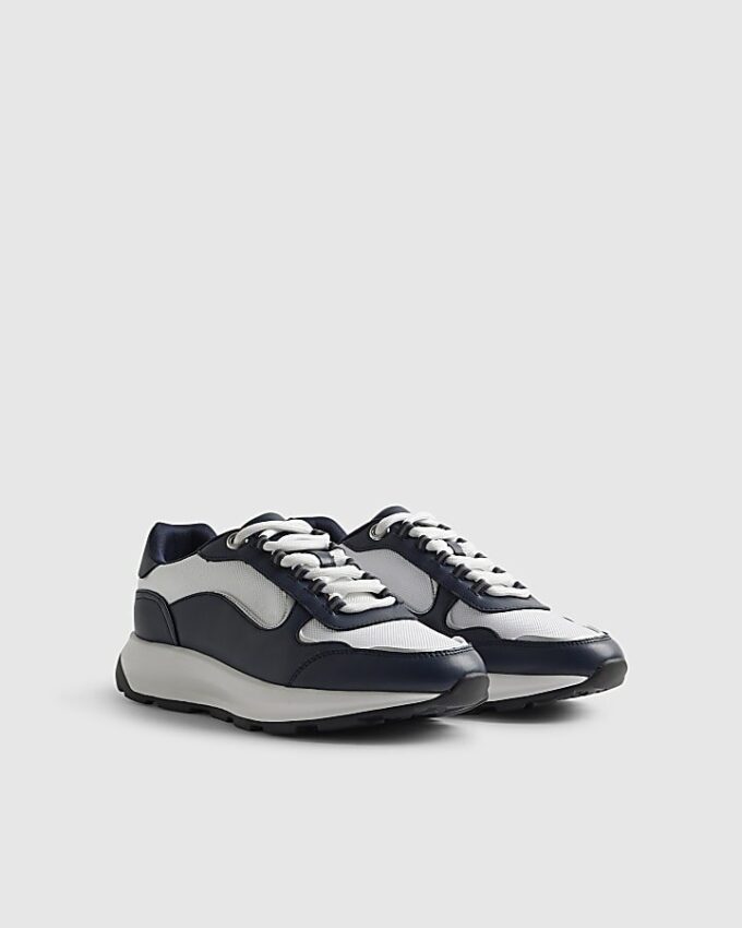 Navyfärgade färgblockerade sneakers