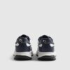 Navyfärgade färgblockerade sneakers