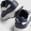 Navyfärgade färgblockerade sneakers