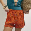 Orange strandshorts med virkade detaljer