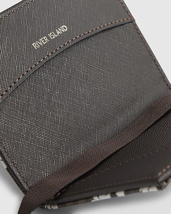Passfodral med brunt daisy-monogramtryck