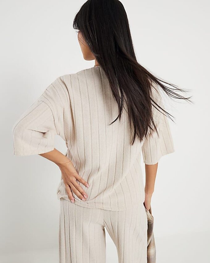 Petite beige mysig topp med breda ribbor och knut på sidan