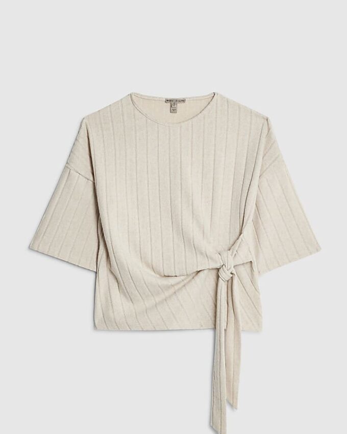 Petite beige mysig topp med breda ribbor och knut på sidan