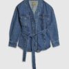 Petite blå denimjacka med knytning fram Petite blå denimjacka med knytning fram