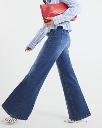 Petite blå högmidjade avslappnade flare-jeans