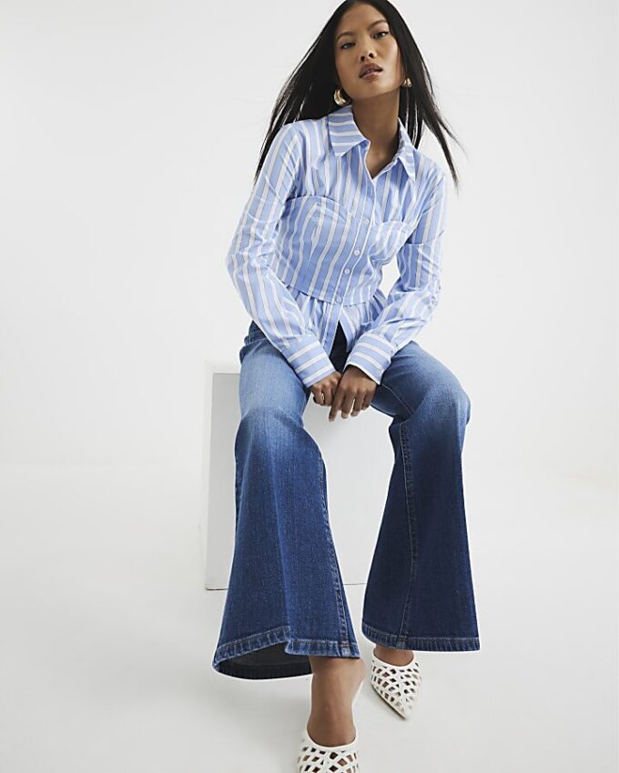 Petite blå högmidjade avslappnade flare-jeans Petite blå högmidjade avslappnade flare-jeans