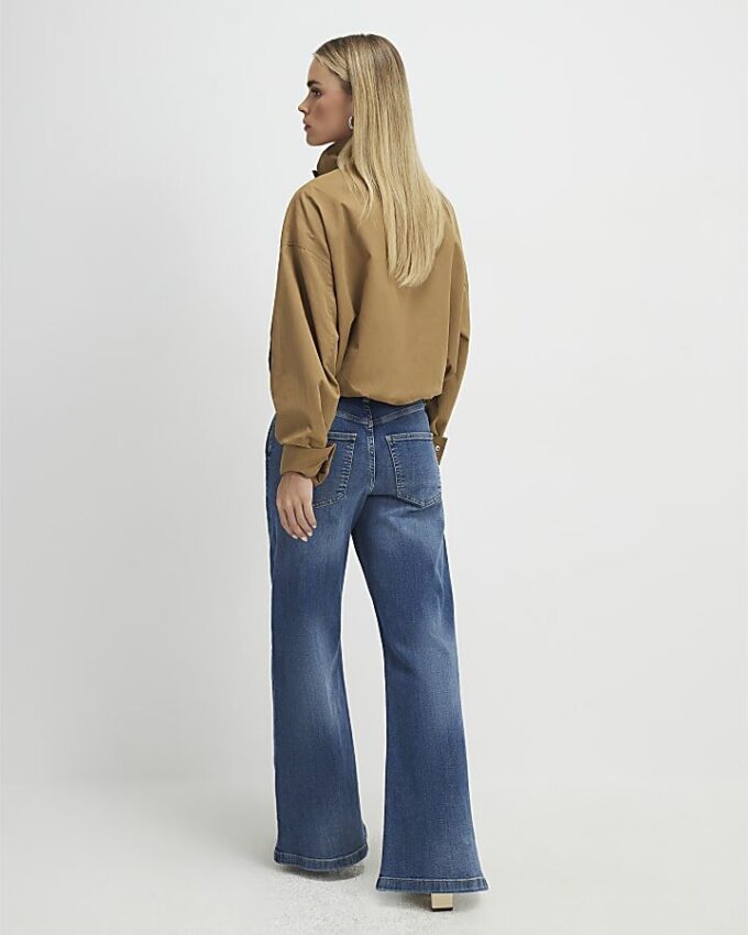 Petite blå högmidjade Snaffle Flared Jeans Petite blå högmidjade Snaffle Flared Jeans
