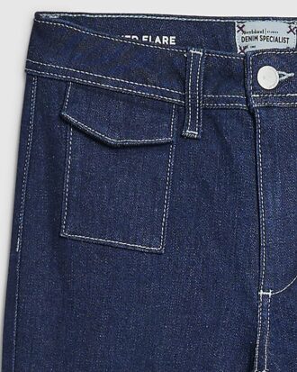 Petite blå jeans med utsvängda ben och framfickor Petite blå jeans med utsvängda ben och framfickor