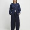 Petite blå pull-on-jeans med barellben