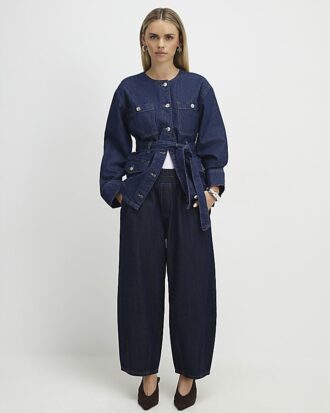 Petite blå pull-on-jeans med barellben