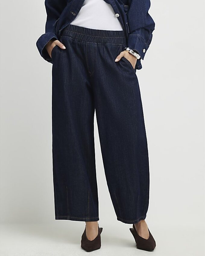 Petite blå pull-on-jeans med barellben