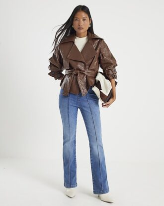 Petite blå pull-on-jeans med utsvängda ben