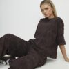 Petite brun premium-T-shirt med skrynklig boxig passform