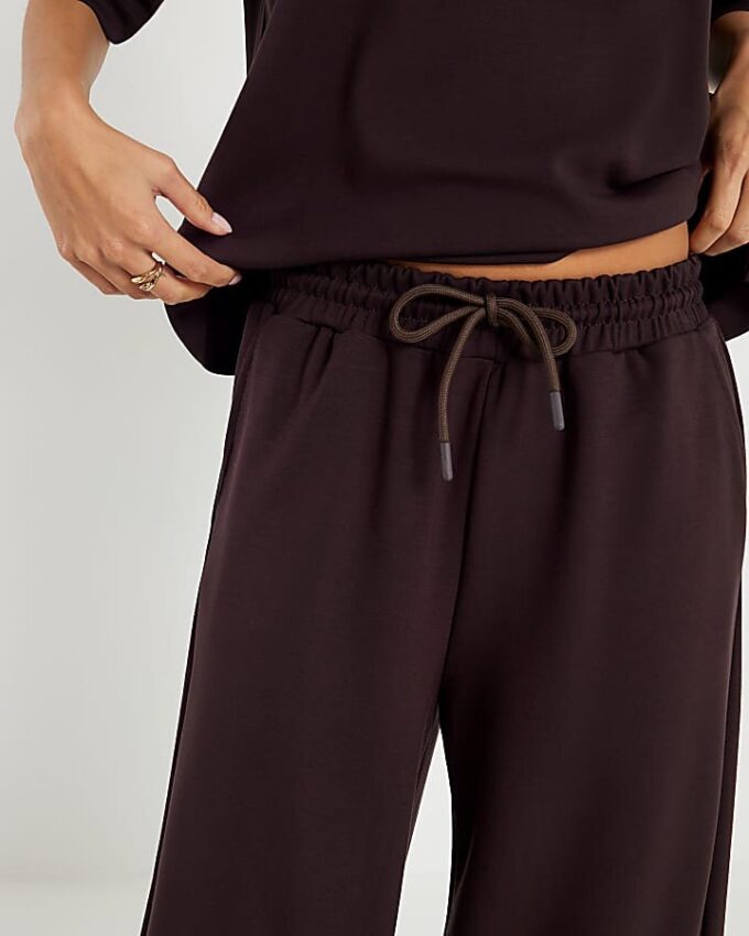 Petite bruna premiumjoggingbyxor med vida ben