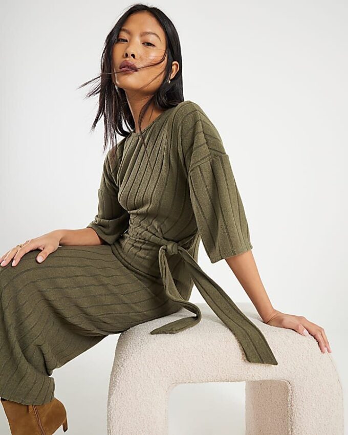 Petite Khaki kortärmad ribbad mysig klänning