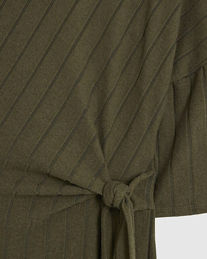 Petite Khaki kortärmad ribbad mysig klänning