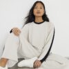 Petite krämfärgad batwing-tröja med färgblock Petite krämfärgad batwing-tröja med färgblock