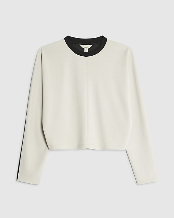Petite krämfärgad batwing-tröja med färgblock Petite krämfärgad batwing-tröja med färgblock