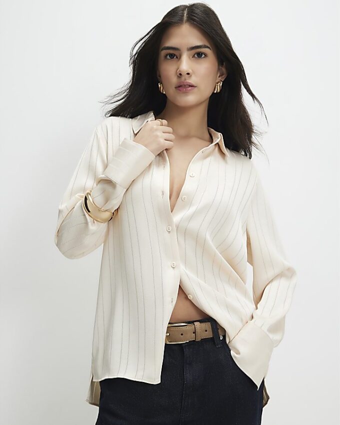 Petite krämfärgad randig blus