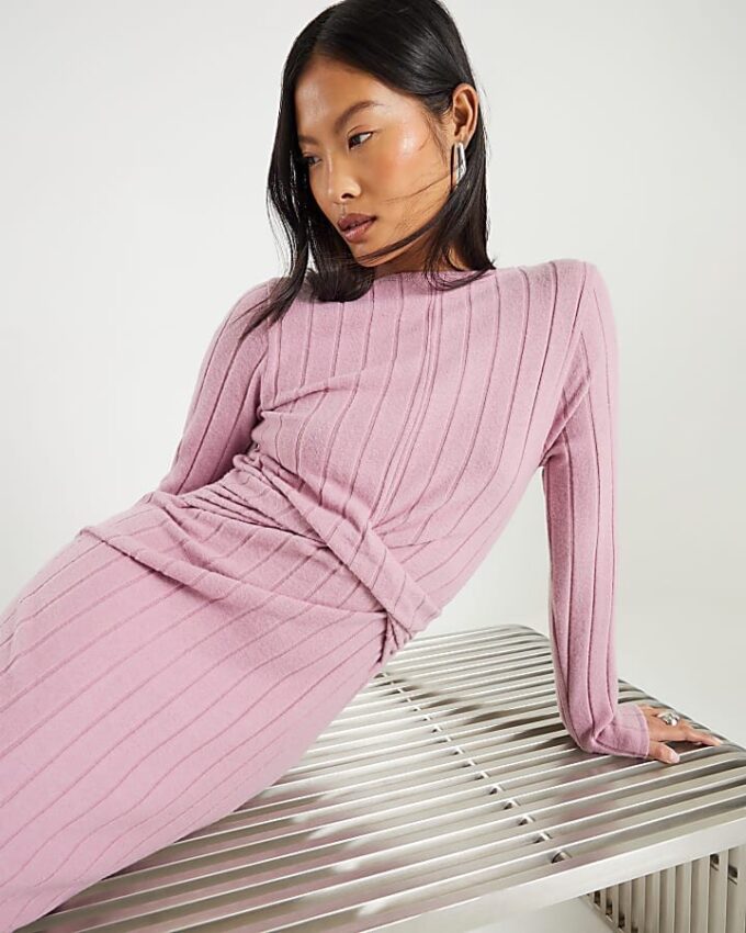 Petite rosa långärmad mysig twist-midiklänning