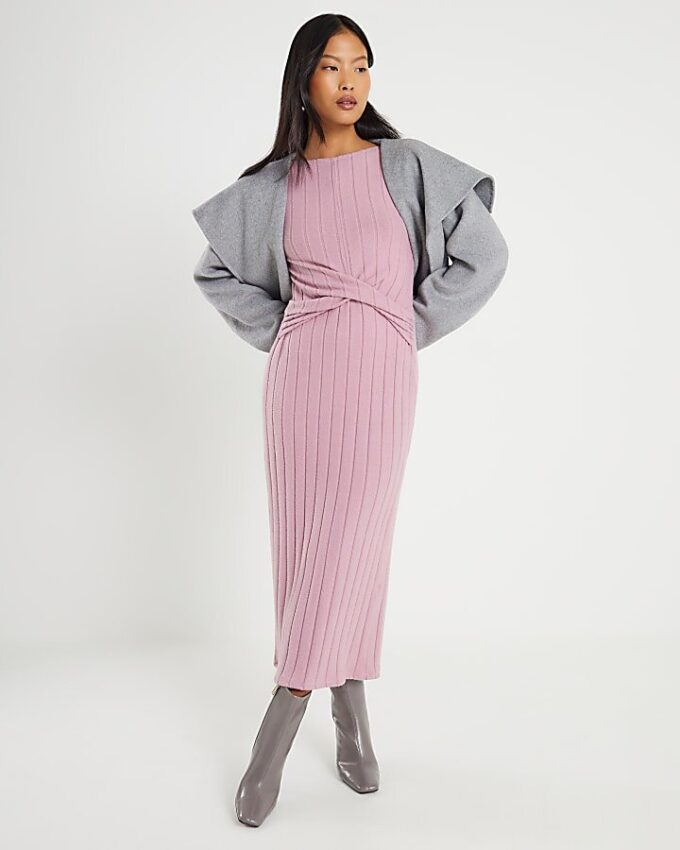 Petite rosa långärmad mysig twist-midiklänning