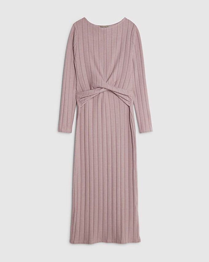 Petite rosa långärmad mysig twist-midiklänning