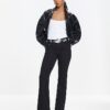 Petite svarta midhögt skurna flared jeans Petite svarta midhögt skurna flared jeans