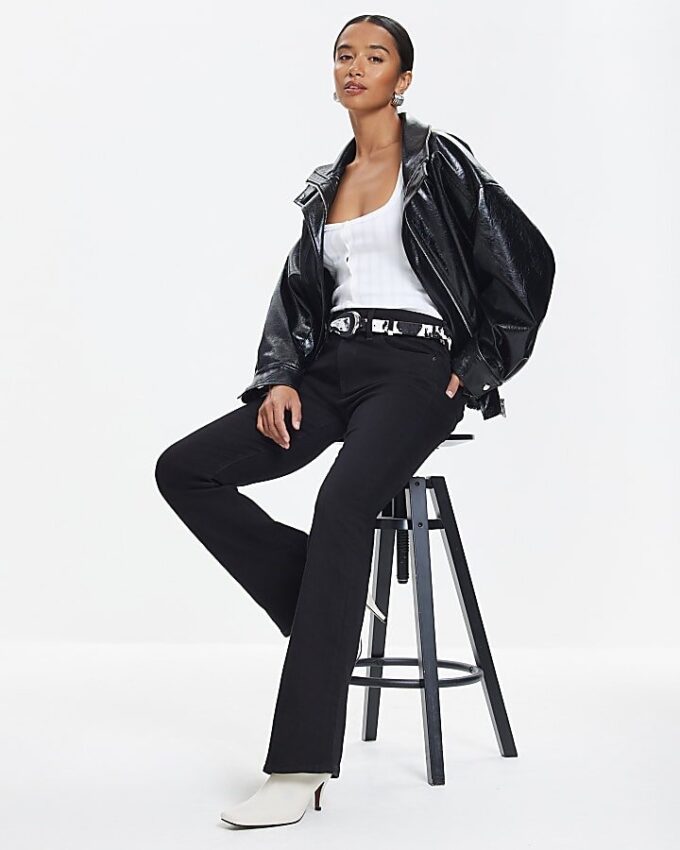 Petite svarta midhögt skurna flared jeans Petite svarta midhögt skurna flared jeans