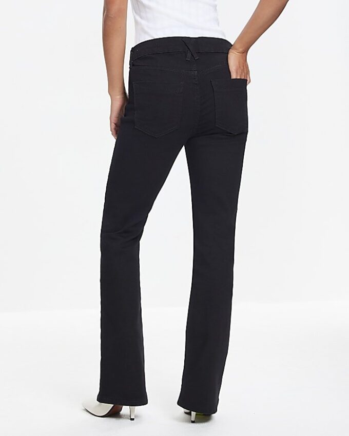 Petite svarta midhögt skurna flared jeans Petite svarta midhögt skurna flared jeans