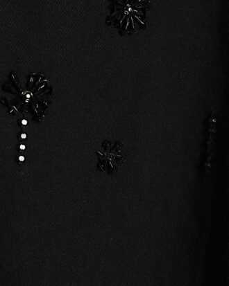 Petite svarta raka jeans med dekorationer