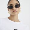 Petite vit More Love Club T-shirt