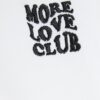 Petite vit More Love Club T-shirt