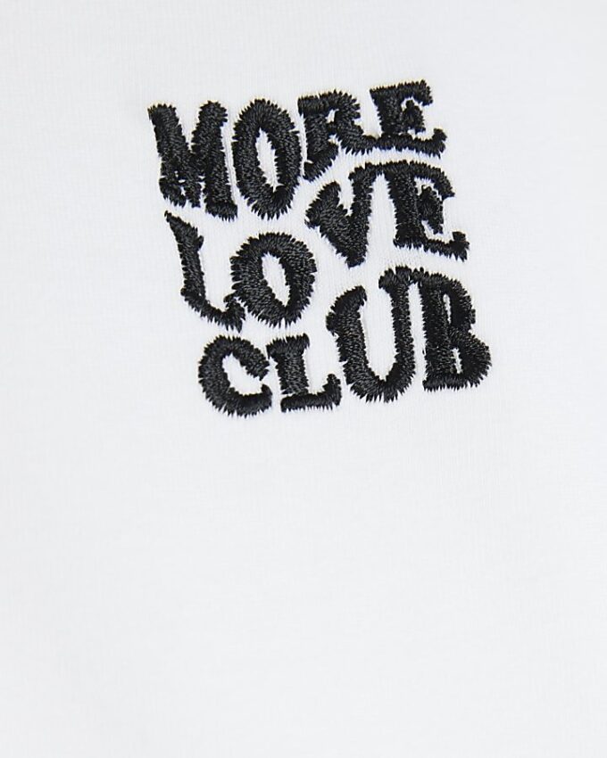 Petite vit More Love Club T-shirt