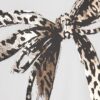Petite vit T-shirt med leopardmönster och rosett