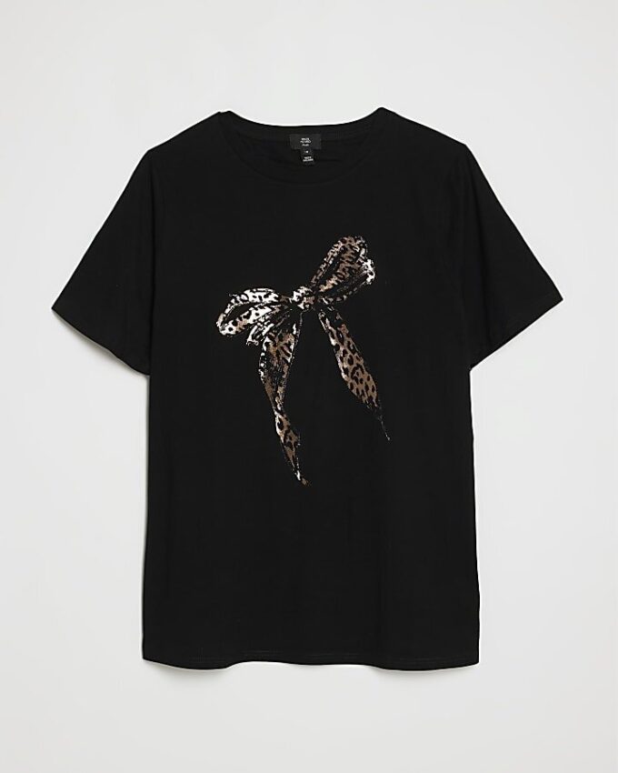 Plus svart T-shirt med grafisk rosett