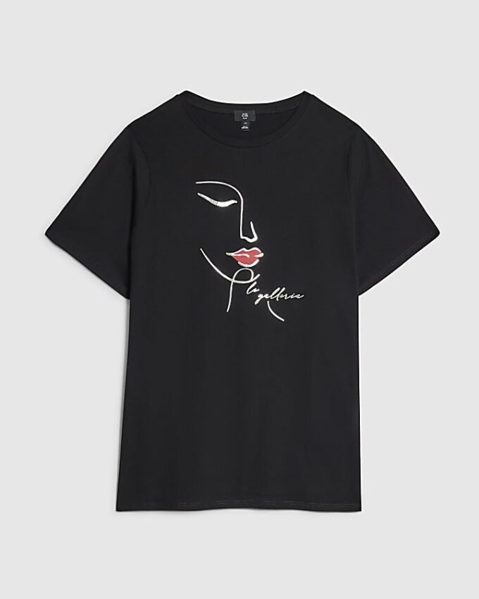 Plus svart T-shirt med skissartat ansikte i folie