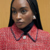 Röd boucléjacka med whipstitch