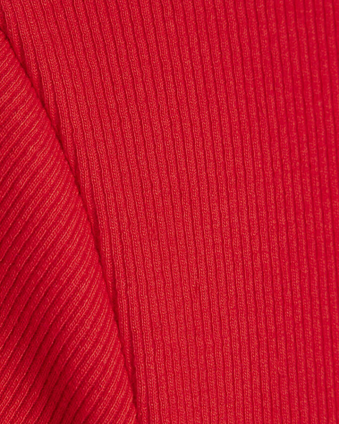 Röd figursydd ribbad T-shirt